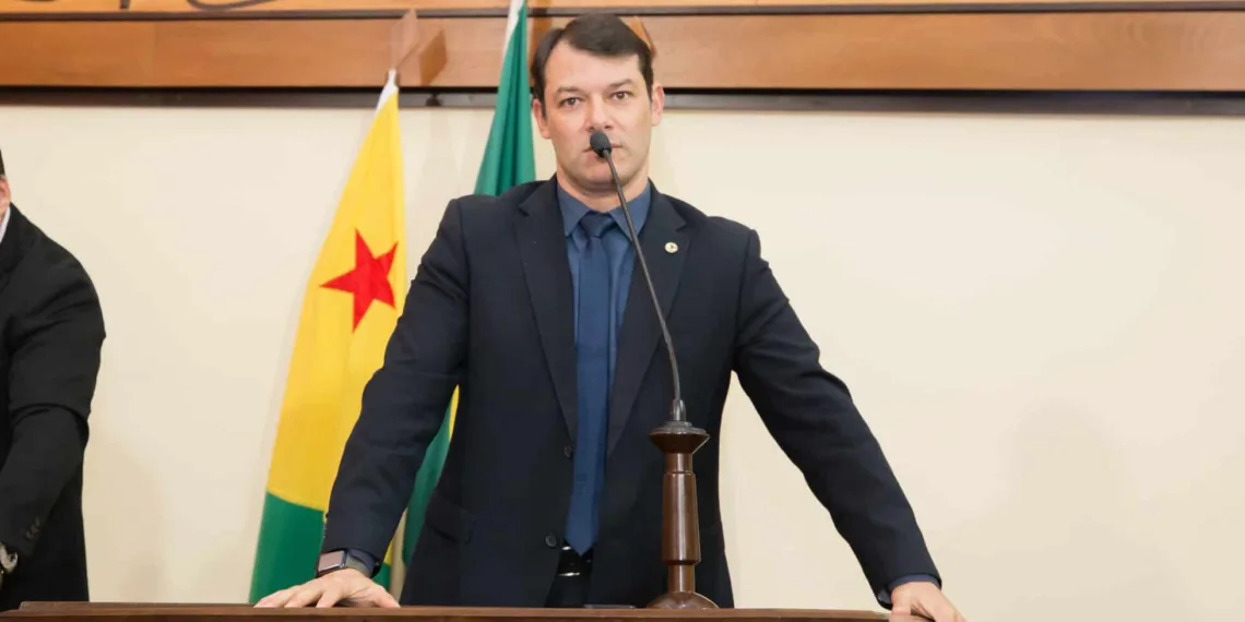 Duarte apresenta PL para que unidades de saúde disponham de profissionais de linguagem de Libras