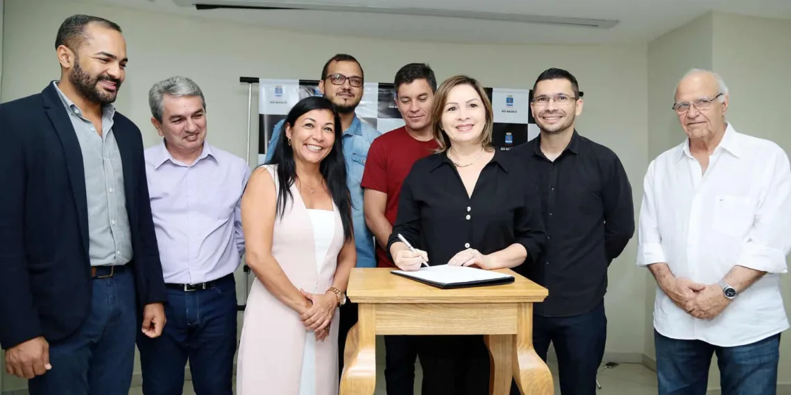 Socorro Neri sanciona lei que cria o Departamento e o Conselho Municipal de Turismo