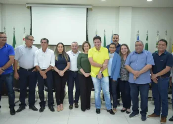 Gladson debate repartição de ICMS com 16 prefeitos acreanos