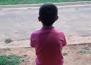 Criança que perdeu olho após rojão explodir ganha indenização na Justiça do AC: 'ficou com trauma', diz pai