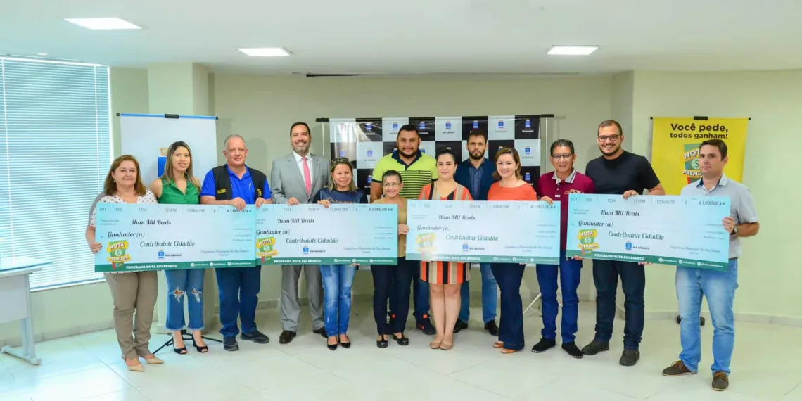 Socorro Neri entrega premiação de mais uma etapa do Nota Premiada