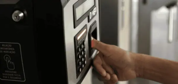 Governo Federal começa a implantar ponto eletrônico para servidores públicos