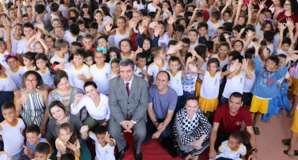 Presidente do TRE/AC prestigia entrega da sala multimeios em escola da rede municipal de ensino da Capital