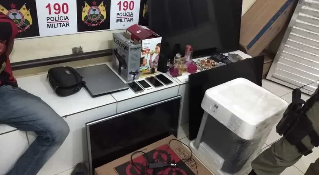 Bandidos armados invadem casa e roubam carro, joias e eletrodomésticos, no Ayrton Sena