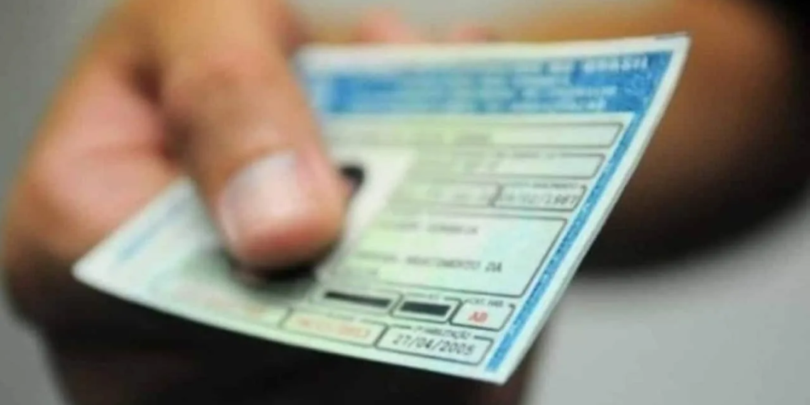 Homem é condenado por apresentar carteira de habilitação falsa em blitz