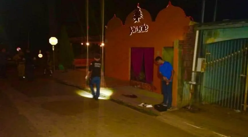 Após troca de tiros com seguranças de desembargador em restaurante, suspeito ferido procura PS e vai preso