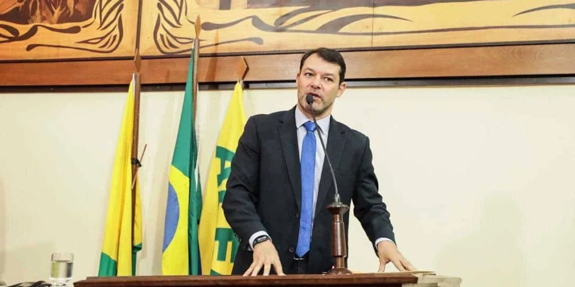 Roberto Duarte denuncia o abastecimento de barcos de forma irregular em Cruzeiro do Sul
