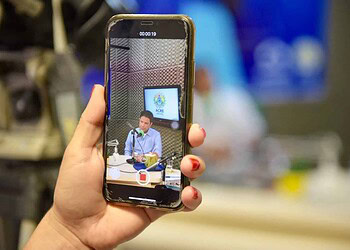 Gladson Cameli se irrita ao ser questionado por agricultora sobre lentidão na recuperação de ramais e chama atenção do Deracre