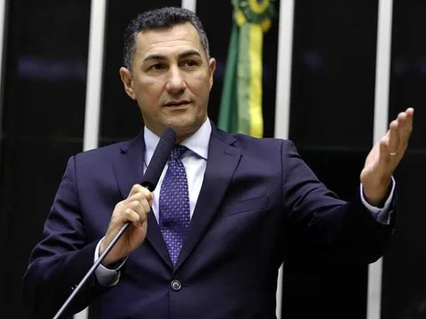 Jesus Sérgio pode levar consigo mais de R$ 3,4 milhões do Fundo Eleitoral, caso deixe o PDT