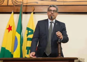 Edvaldo Magalhães sugere ao governo que reduza o ICMS para o serviço de táxi aéreo dentro do Estado