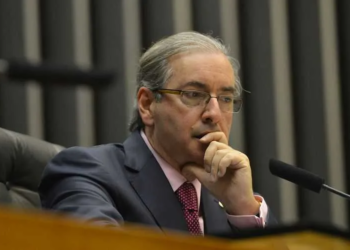 O Presidente da câmara dos deputados, deputado Eduardo Cunha Preside a Sessão Solene em Homenagem aos 50 anos da Rede Globo, ao seu lado, João Roberto Marinho (Antonio Cruz/Agência Brasil)