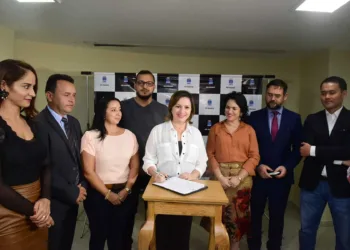 Prefeita Socorro Neri sanciona Lei que protege mulheres de violência obstétrica