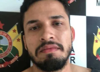 Motorista de aplicativo é agredido por taxistas