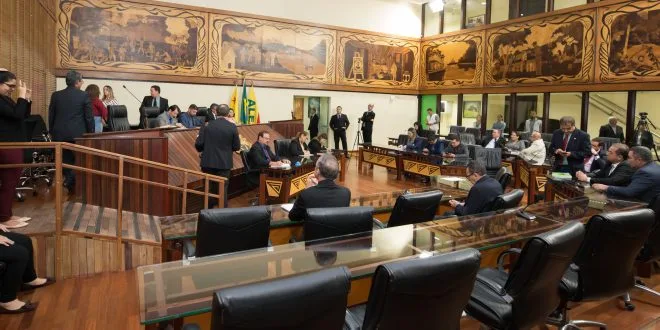 Poderes pedem e deputados aprovam redução na alíquota patronal de 22% para 14%