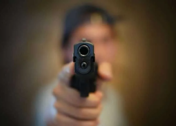 Polícia invade casa de professor em Cruzeiro do Sul e aponta arma para jovem