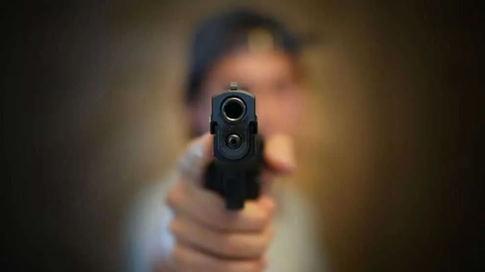 Polícia invade casa de professor em Cruzeiro do Sul e aponta arma para jovem