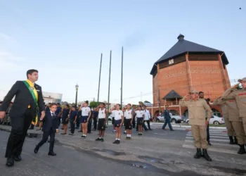 “Me ajudem a tocar o ‘barco’ e a fazer um Acre melhor”, diz governador a PMs e Bombeiros em Cruzeiro do Sul