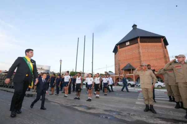 “Me ajudem a tocar o ‘barco’ e a fazer um Acre melhor”, diz governador a PMs e Bombeiros em Cruzeiro do Sul