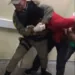 Adolescente se descontrolou ao ver a avó morta e foi contido por policiais e segurança — Foto Reprodução