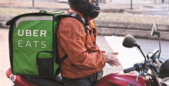 Motoboys da Uber Eats no Acre ganham ação na Justiça após serem bloqueados pela empresa  