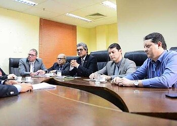 Aumento na conta de energia mobiliza deputados e diretor da Energisa vai à Aleac