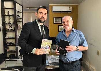 Procurador de Justiça Dr. Sammy Barbosa faz visita e troca livros com diretor de A GAZETA