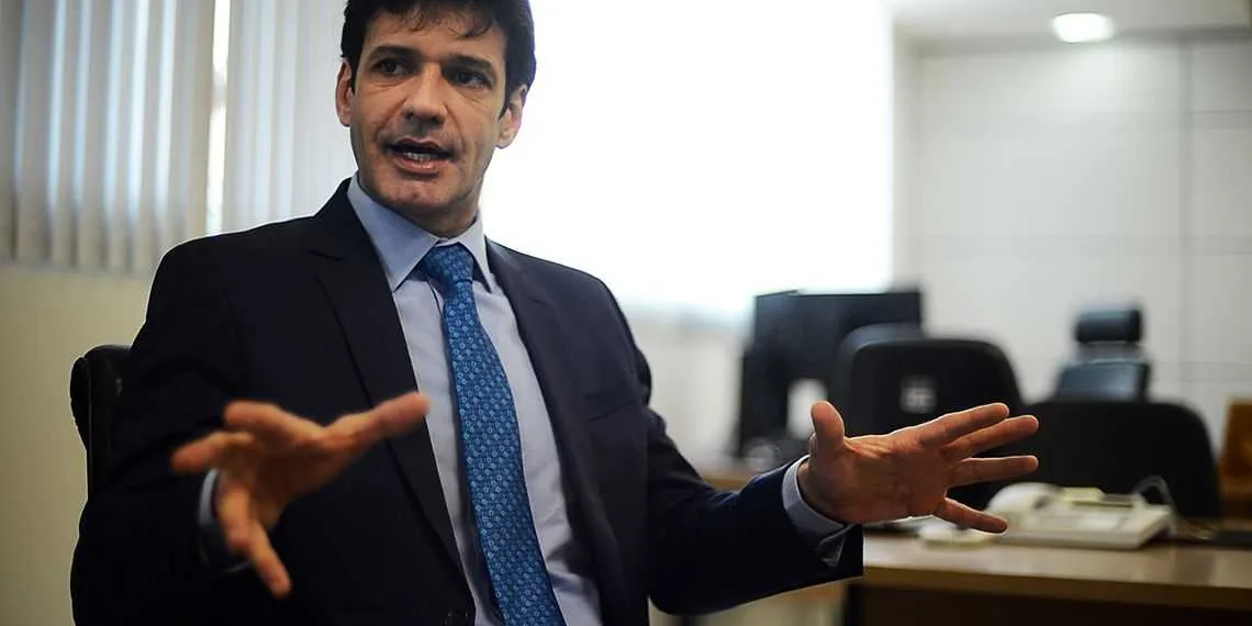 O  ministro do Turismo Marcelo Álvaro Antônio, concede entrevista à EBC