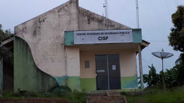 Polícia viaja 4 horas de barco para prender jovem suspeito de estuprar idosa