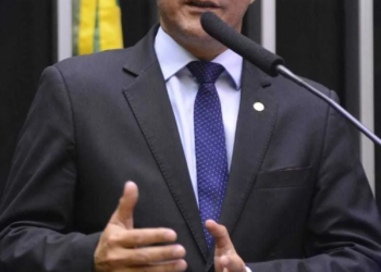 Jesus Sérgio comunica MS sobre morte de recém-nascidos e reivindica ultrassom, incubadoras e UTI para Tarauacá