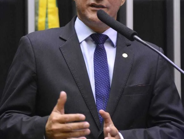 Jesus Sérgio comunica MS sobre morte de recém-nascidos e reivindica ultrassom, incubadoras e UTI para Tarauacá