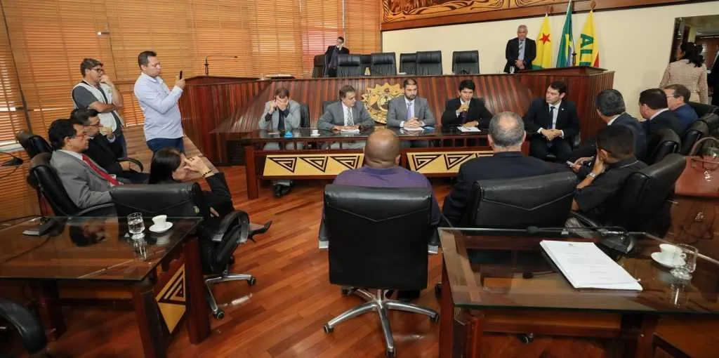 Deputados derrubam vetos do Executivo a projetos aprovados pelo plenário do Poder Legislativo