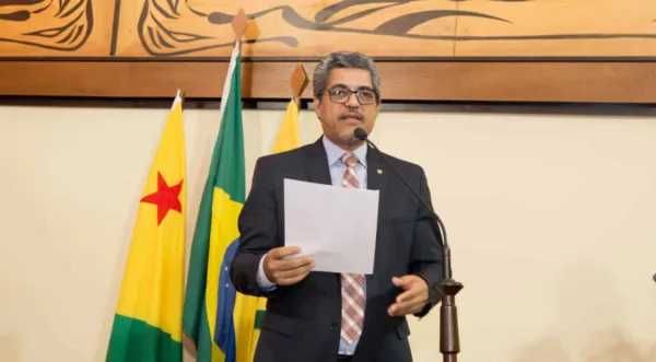 Deputado Edvaldo Magalhães quer entregar título de “persona non grata” a secretário adjunto da Saúde