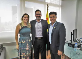 Alan Rick visita representação do Acre em Brasília e apresenta emendas ao Estado