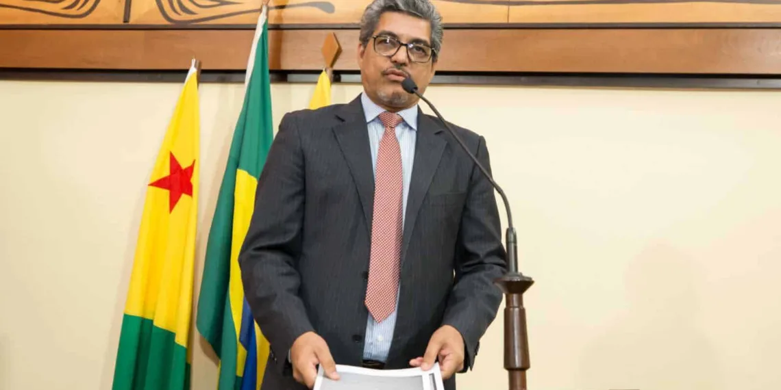 Deputado Edvaldo Magalhães diz que a saída de um gestor do alto escalão do governo acende luz amarela