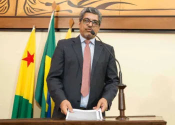 Deputado Edvaldo Magalhães diz que a saída de um gestor do alto escalão do governo acende luz amarela