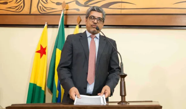 Deputado Edvaldo Magalhães diz que a saída de um gestor do alto escalão do governo acende luz amarela