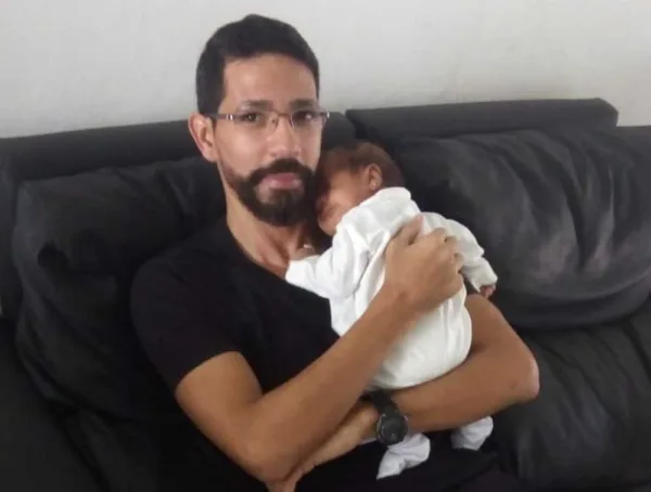 PF do Acre suspeito de matar filha de 2 meses é denunciado por homicídio qualificado