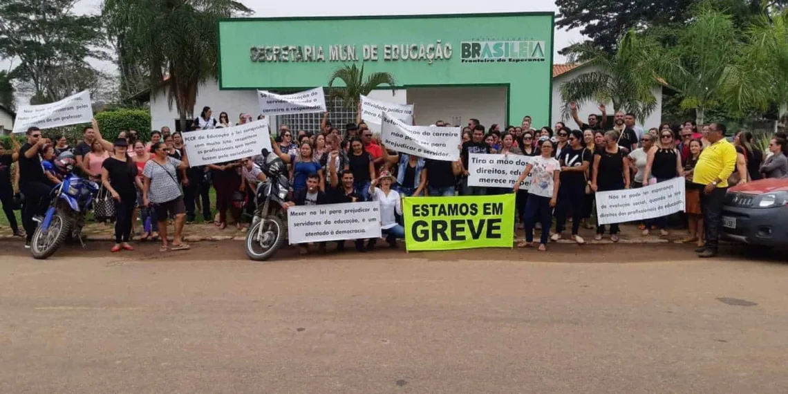 Servidores da educação em Brasileia deflagram greve em Brasileia — Foto Sinteac Brasileia