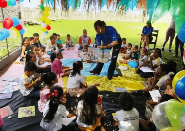 Voluntários revitalizam parque infantil em escola de Rio Branco
