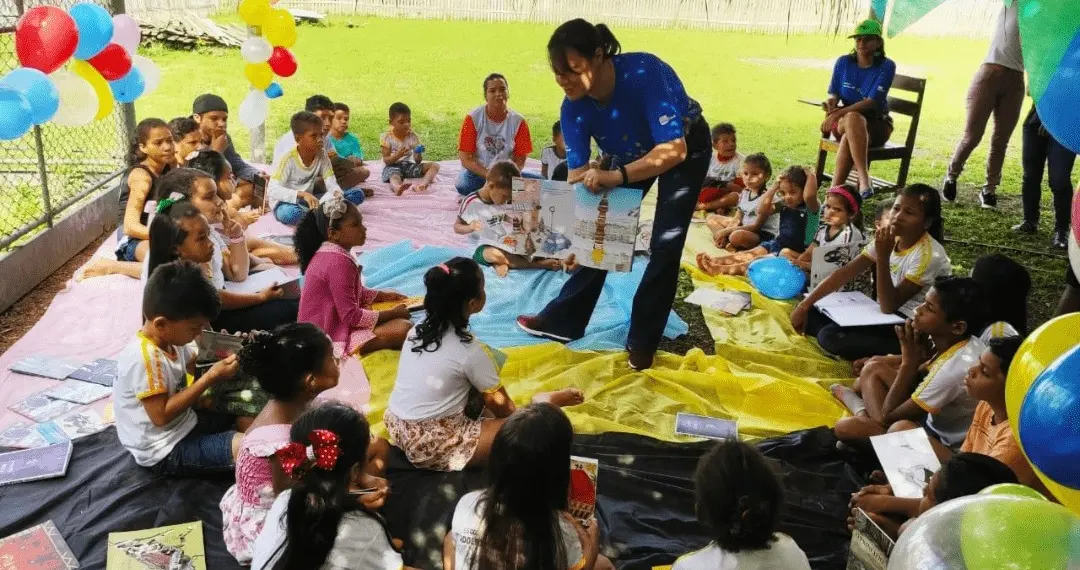 Voluntários revitalizam parque infantil em escola de Rio Branco