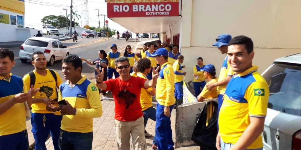 Servidores dos Correios decidem nesta terça se mantêm greve da categoria