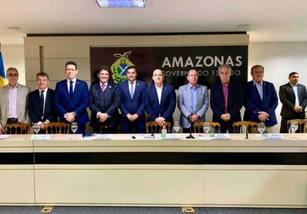 Governadores da Amazônia Ocidental se reúnem com ministros em Manaus para discutir combate às queimadas