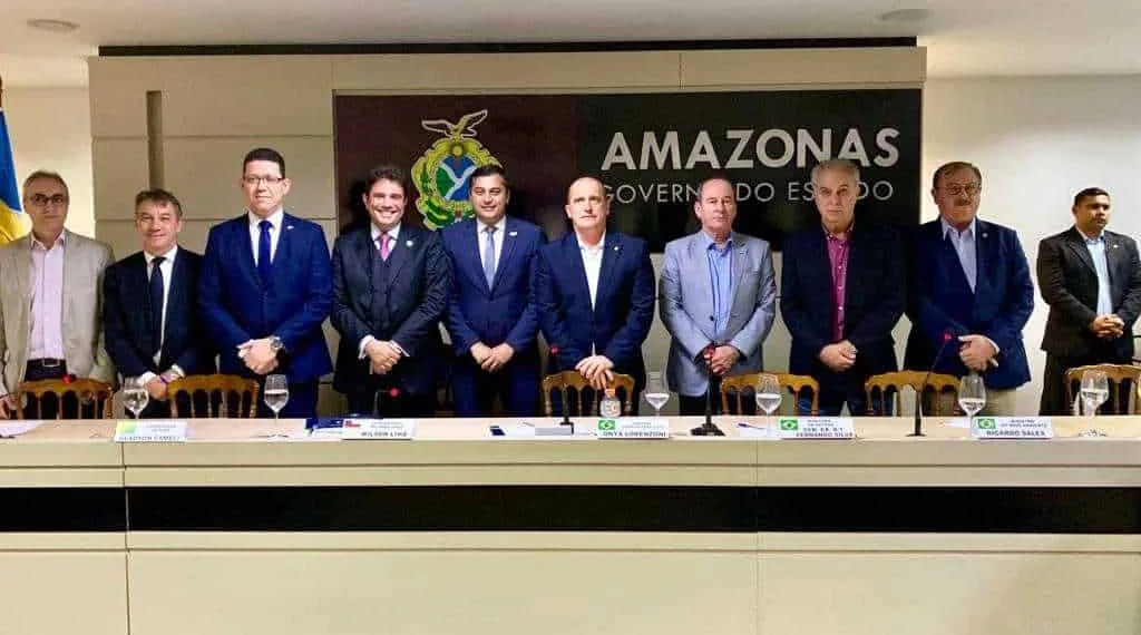 Governadores da Amazônia Ocidental se reúnem com ministros em Manaus para discutir combate às queimadas