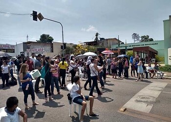 Professores ocupam Secretaria de Educação e exigem avanços em negociações com governo