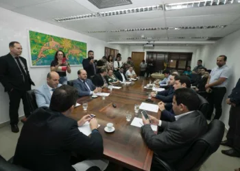 Deputados do Acre e Rondônia firmam parceria para combater aumento de energia elétrica