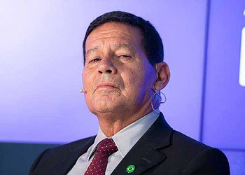 Com covid-19, estado de saúde de Hamilton Mourão é bom