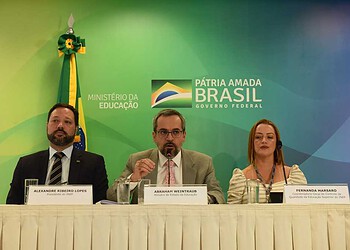 Ministro afirma que estudantes com baixo desempenho no Enade ‘não deveriam se formar’