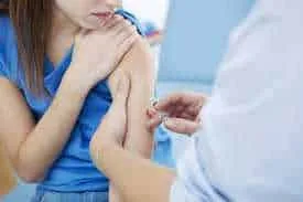 Médica questiona obrigatoriedade da vacina contra HPV e sugere medidas preventivas