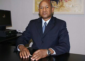 Desembargador Samoel Evangelista assume o governo