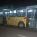 Bandidos armados com escopeta invadem ônibus e assaltam motorista no Calafate